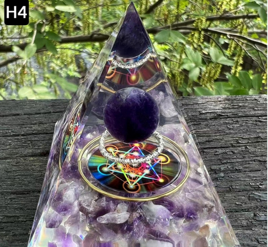 Ametiszt kristály piramis