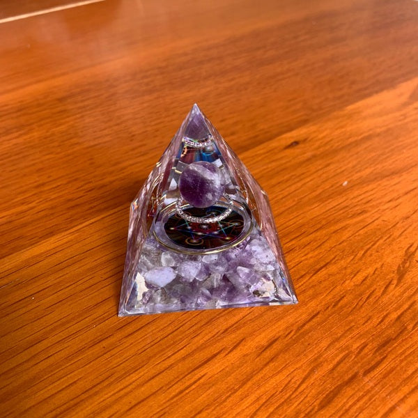 Ametiszt kristály piramis